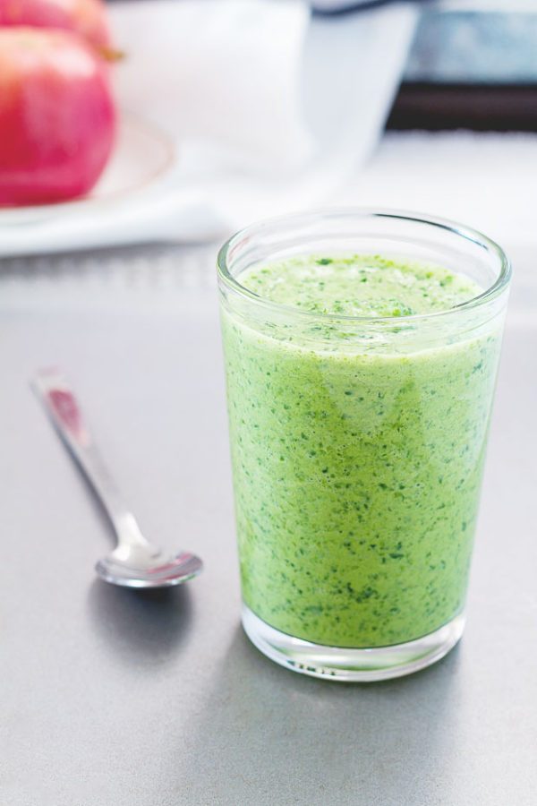 Avocado-Spinach Green Smoothie - #recipe by #eatwell101 - https://www.eatwell101.com/orange-avocado-green-smoothie-recipe