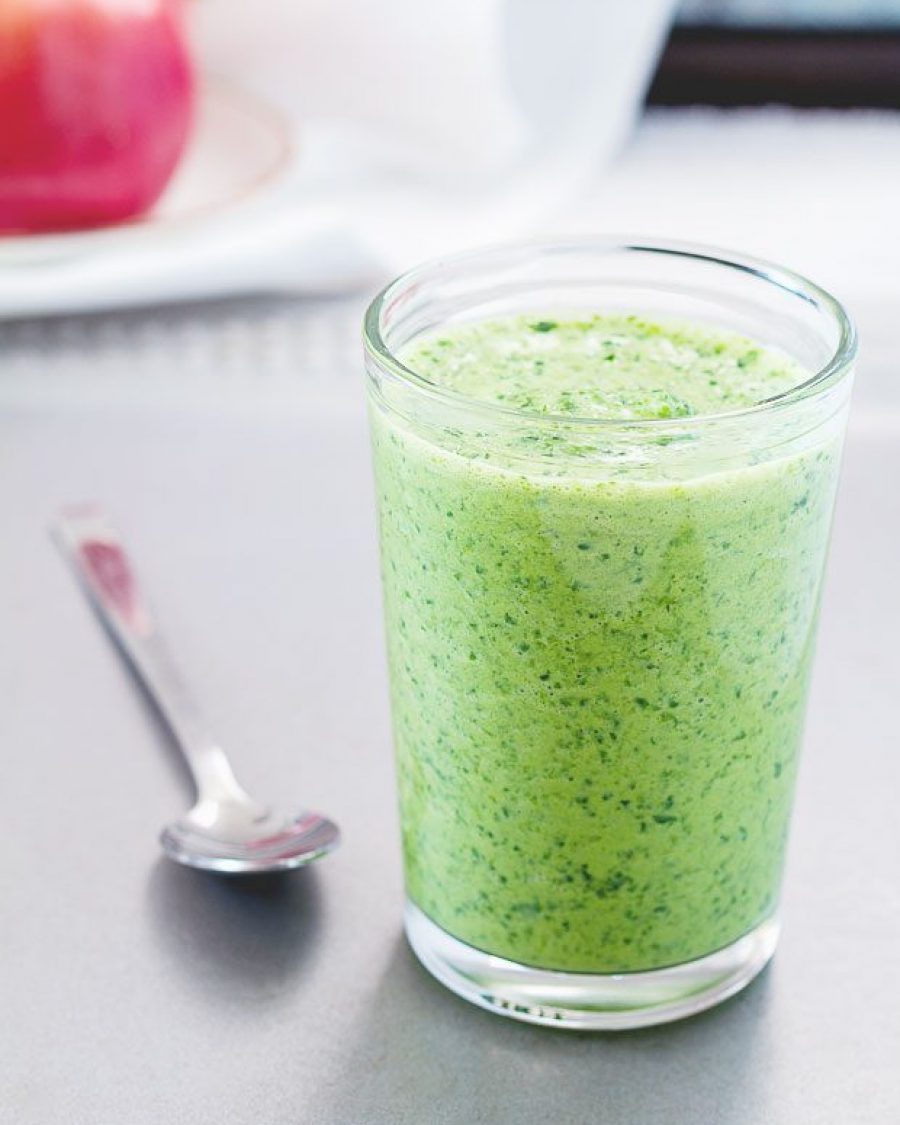 Avocado-Spinach Green Smoothie - #recipe by #eatwell101 - https://www.eatwell101.com/orange-avocado-green-smoothie-recipe
