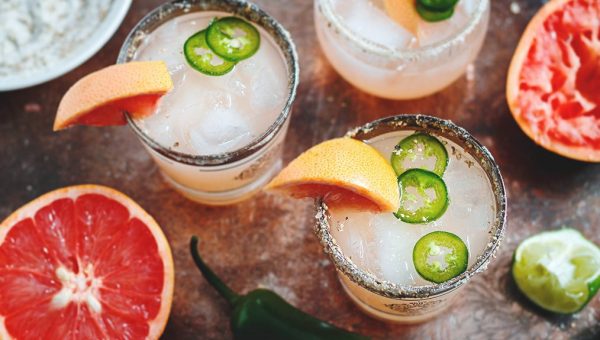 Jalapeño Grapefruit Margarita - #recipe by #eatwell101 - https://www.eatwell101.com/spicy-grapefruit-margarita-recipe