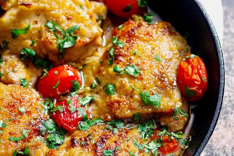 Skillet Chicken with Tomato Cilantro Lime Sauce - #recipe by #eatwell101 - https://www.eatwell101.com/skillet-cilantro-lime-chicken-recipe