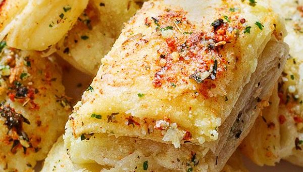 Baked Garlic Parmesan Puffs - #recipe by #eatwell101 - https://www.eatwell101.com/garlic-parmesan-puff-appetizers-recipe