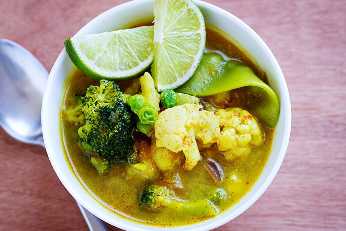 Cauliflower and Broccoli Curry Soup