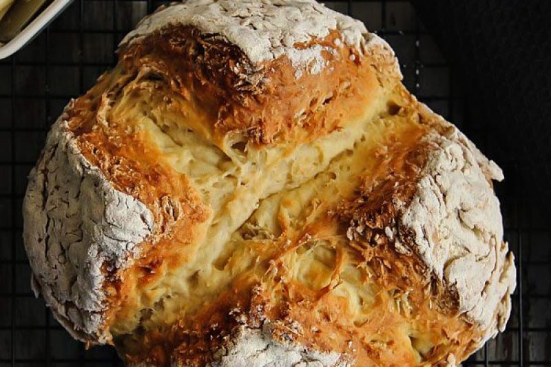 Hello, Crunchy Crust: 7 Soda Breads to Try for St. Patty’s Day - #recipe by #eatwell101 - https://www.eatwell101.com/soda-bread-recipes