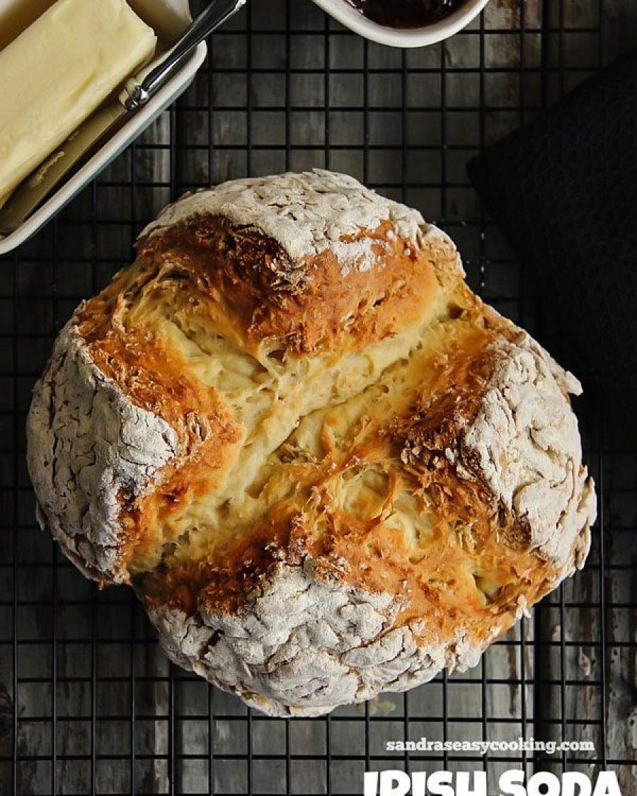 Hello, Crunchy Crust: 7 Soda Breads to Try for St. Patty’s Day - #recipe by #eatwell101 - https://www.eatwell101.com/soda-bread-recipes
