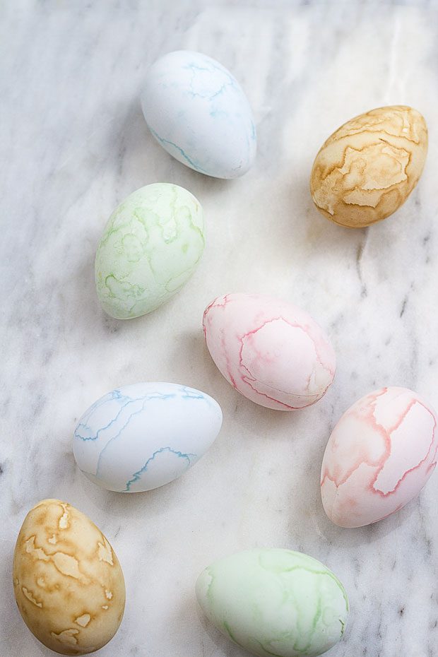 Naturally dyeing eggs