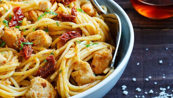 One-Pan Parmesan Chicken Pasta - #recipe by #eatwell101 - https://www.eatwell101.com/one-pot-sun-dried-tomato-chicken-pasta