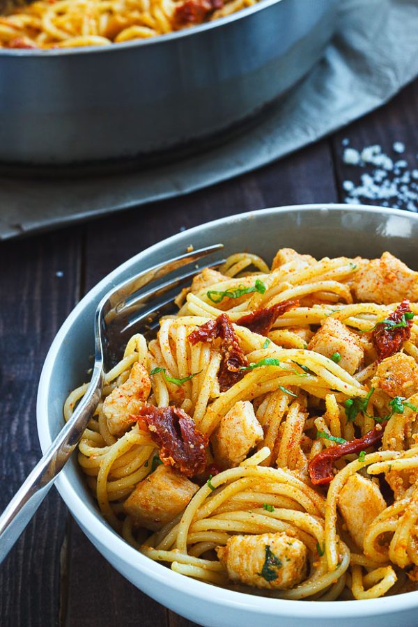 One-Pan Parmesan Chicken Pasta - #recipe by #eatwell101 - https://www.eatwell101.com/one-pot-sun-dried-tomato-chicken-pasta