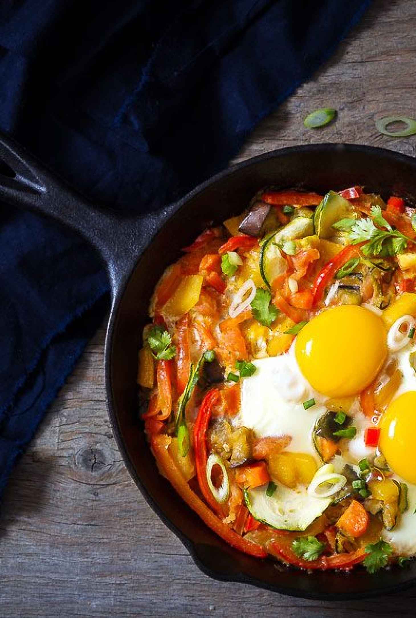 Shakshuka with veggies - #recipe by #eatwell101 - https://www.eatwell101.com/vegetables-shakshuka-recipe