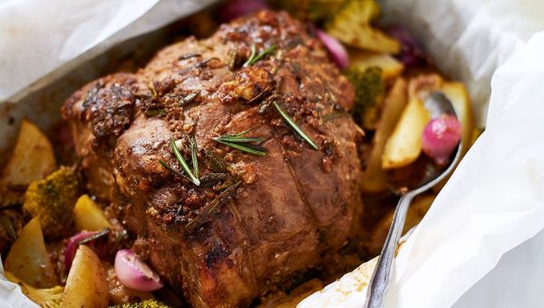 Baked Pork Loin and Veggies In parchment - #recipe by #eatwell101 - https://www.eatwell101.com/pork-loin-in-parchment-recipe