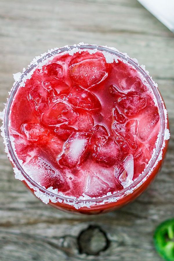 Red Fruit Jalapeño Margarita Recipe - #recipe by #eatwell101 - https://www.eatwell101.com/jalapeno-frozen-fruit-mix-margarita-recipe
