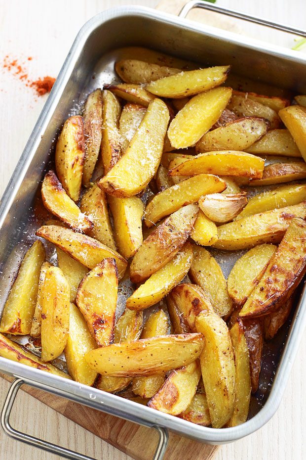 Garlic-Parmesan-Roasted-Potatoes