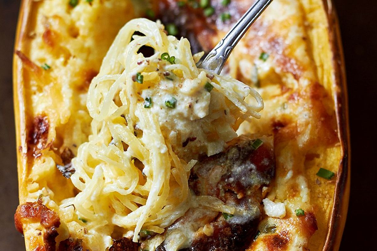 Baked Four Cheese Garlic Spaghetti Squash