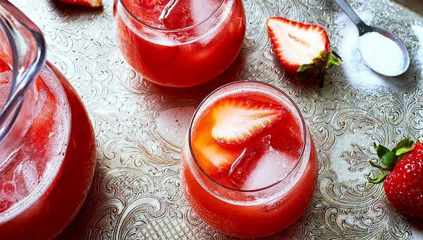 Roasted Strawberry Lemonade - #recipe by #eatwell101 - https://www.eatwell101.com/roasted-strawberry-lemonade-recipe