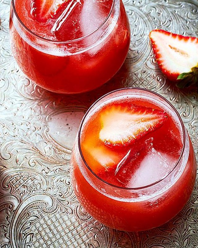 Roasted Strawberry Lemonade - #recipe by #eatwell101 - https://www.eatwell101.com/roasted-strawberry-lemonade-recipe