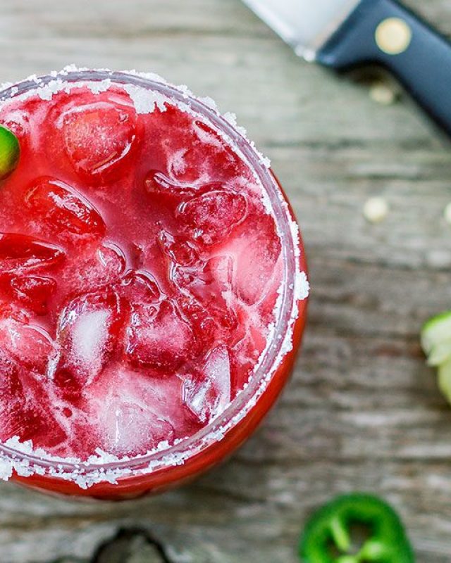 Red Fruit Jalapeño Margarita Recipe - #recipe by #eatwell101 - https://www.eatwell101.com/jalapeno-frozen-fruit-mix-margarita-recipe
