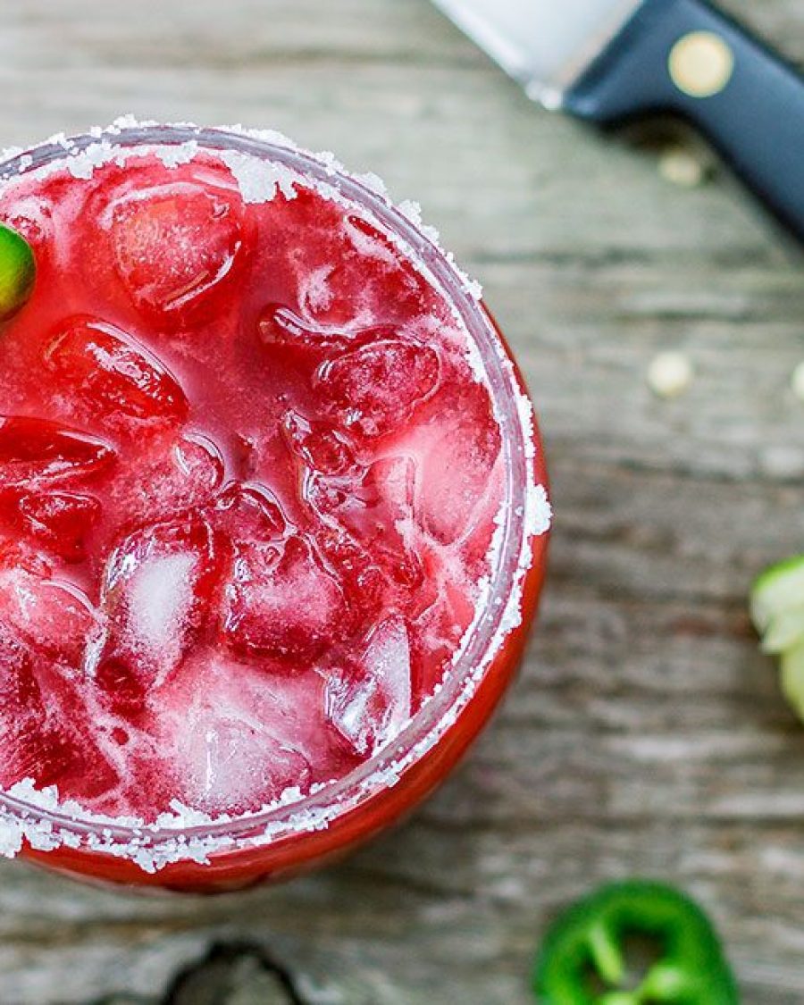Red Fruit Jalapeño Margarita Recipe - #recipe by #eatwell101 - https://www.eatwell101.com/jalapeno-frozen-fruit-mix-margarita-recipe