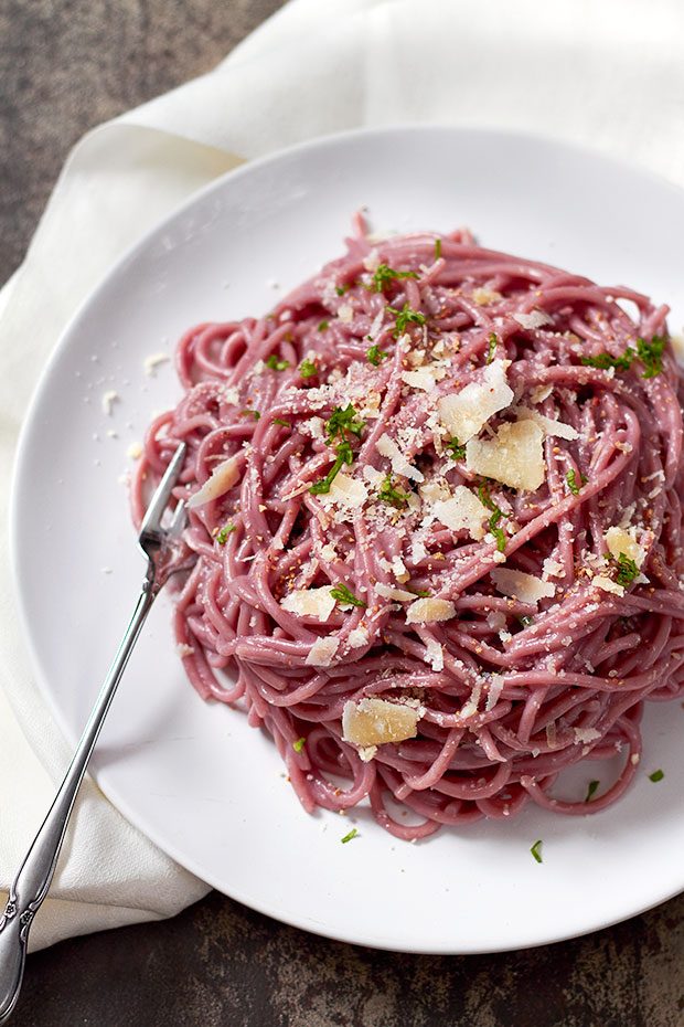Creamy Red Wine Spaghetti Recipe with Garlic Parmesan 