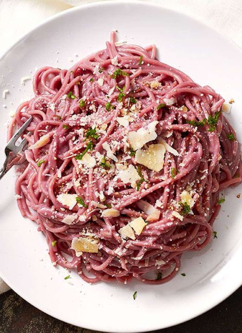 Creamy Red Wine Spaghetti Recipe With Garlic Parmesan Eatwell101