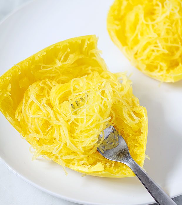 How to Cook Spaghetti Squash in the Microwave 