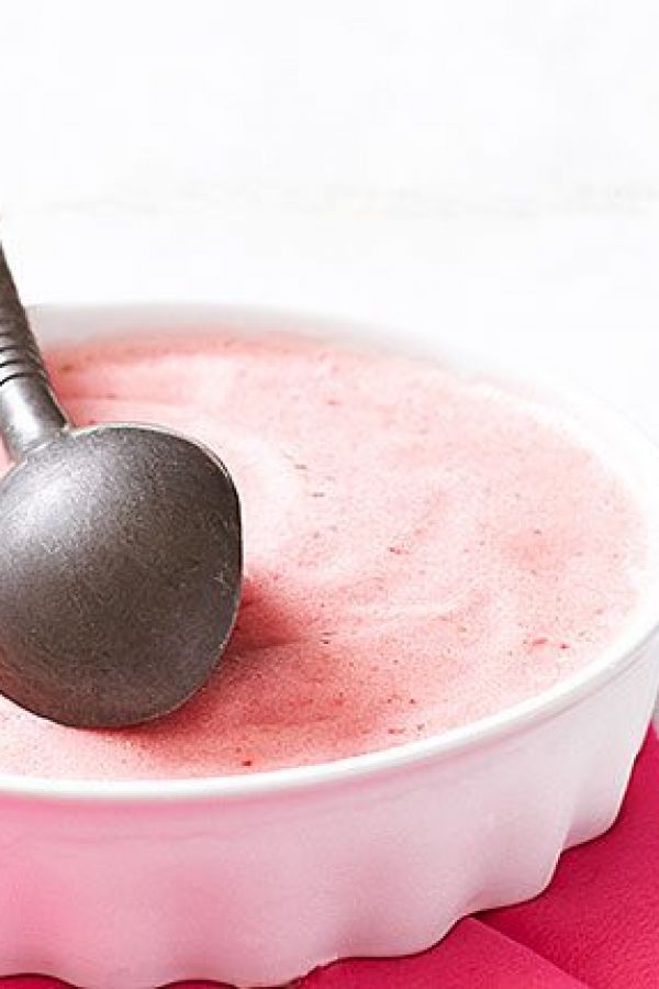 Banana Strawberry Frozen Yogurt - #recipe by #eatwell101 - https://www.eatwell101.com/strawberry-banana-frozen-yogurt-recipe