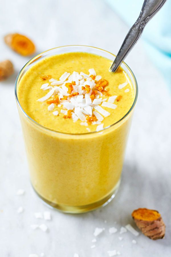 Creamy Turmeric Banana Smoothie - #recipe by #eatwell101 - https://www.eatwell101.com/creamy-turmeric-smoothie-recipe