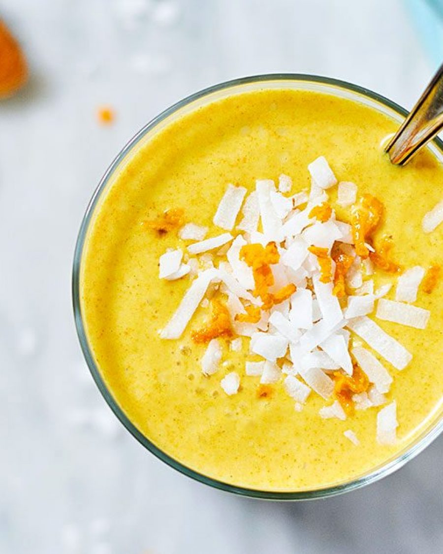 Creamy Banana Turmeric Smoothie - #recipe by #eatwell101 - https://www.eatwell101.com/creamy-turmeric-smoothie-recipe