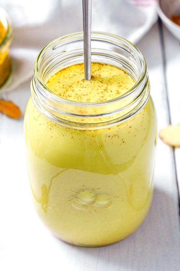 Golden Turmeric Milk - #recipe by #eatwell101 - https://www.eatwell101.com/golden-turmeric-milk-recipe