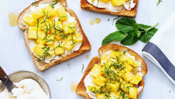 Pineapple Toasts with Maple, Cheese and Mint - #recipe by #eatwell101 - https://www.eatwell101.com/pineapple-toasts-recipe
