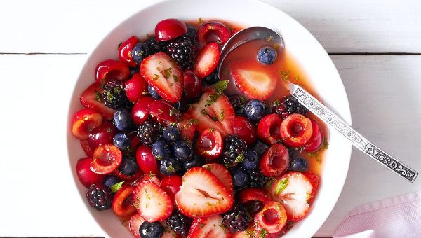Berry Salad with Honey Lime and Mint Dressing - #recipe by #eatwell101 - https://www.eatwell101.com/berry-salad-with-honey-lime-and-mint-dressing