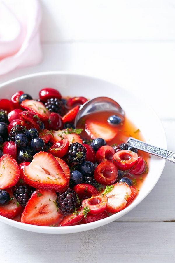 Berry Fruit Salad with Honey Lime Dressing - #recipe by #eatwell101 - https://www.eatwell101.com/berry-salad-with-honey-lime-and-mint-dressing
