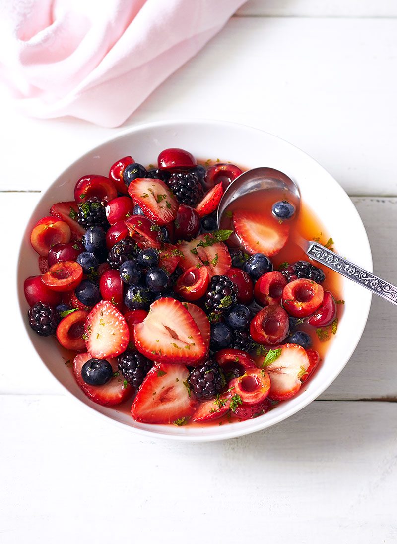 Summer Berry Salad – A super EASY and amazingly REFRESHING fruit salad – Done in 10 minutes!