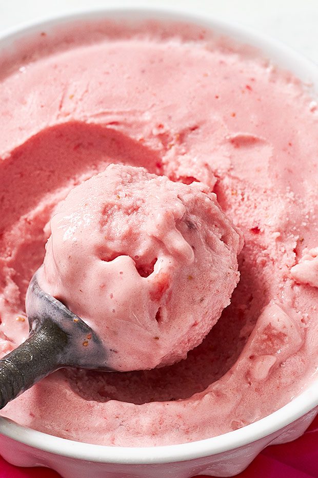 3-Ingredient Strawberry Banana Frozen Yogurt