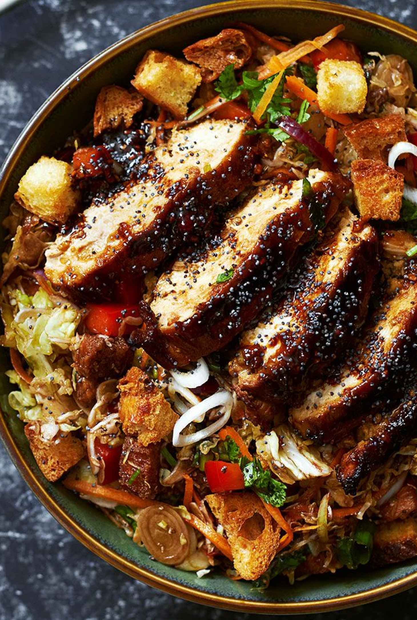 Grilled Chicken Salad with Cabbage and Raspberry Balsamic Dressing - #recipe by #eatwell101 - https://www.eatwell101.com/grilled-chicken-salad-recipe