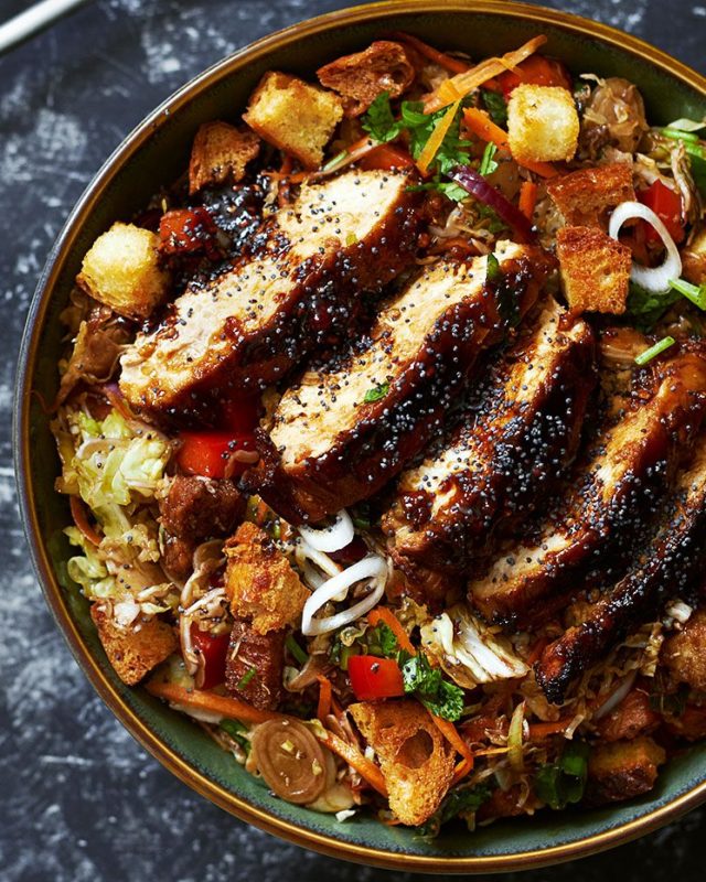 Grilled Chicken Salad with Cabbage and Raspberry Balsamic Dressing - #recipe by #eatwell101 - https://www.eatwell101.com/grilled-chicken-salad-recipe
