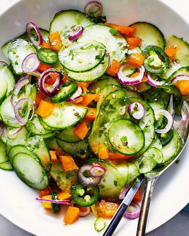 Spicy Cucumber Salad with Lime Garlic Vinaigrette - #recipe by #eatwell101 - https://www.eatwell101.com/fresh-cucumber-salad-recipe