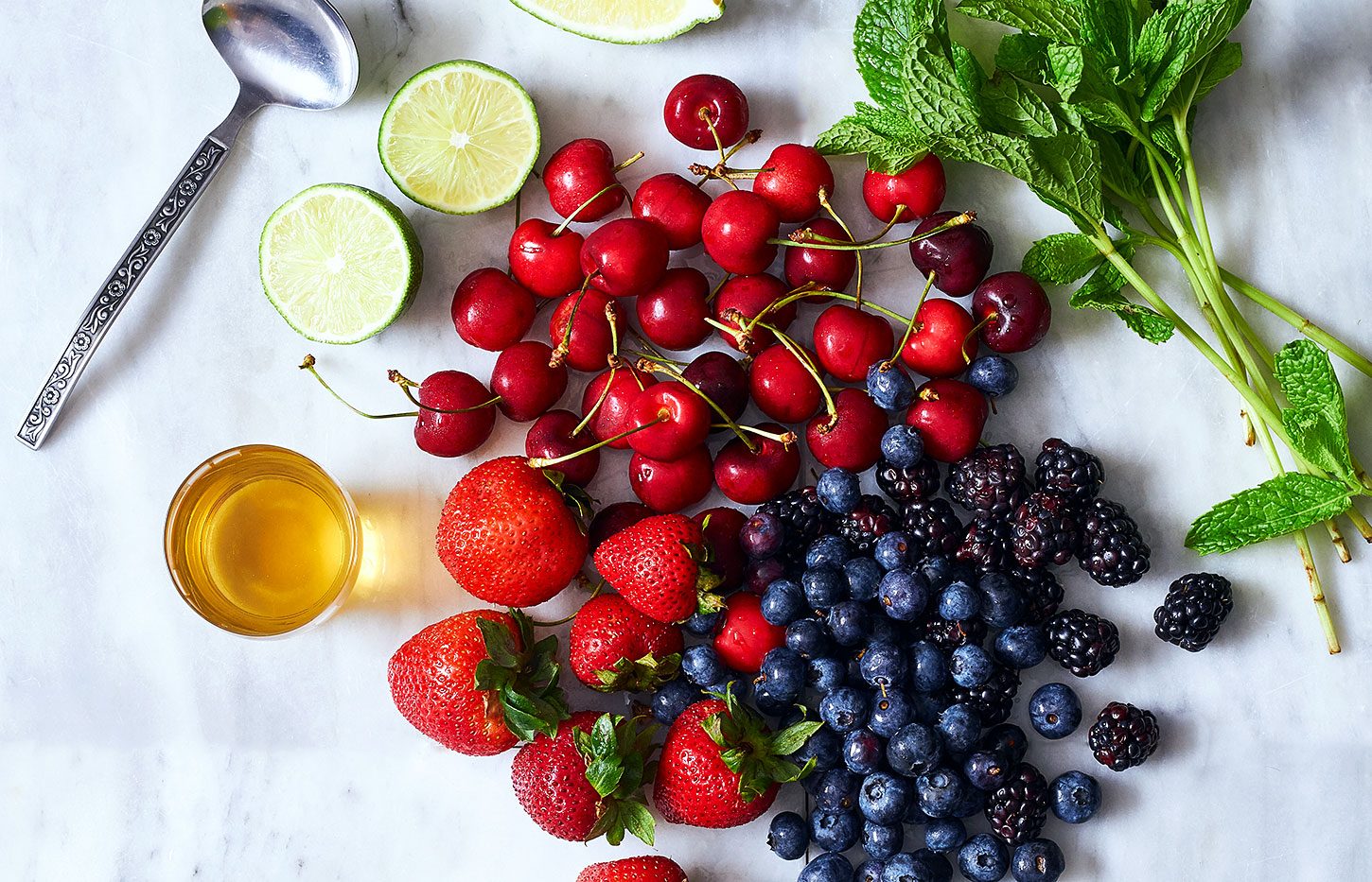 Healthy Berry Salad – A super EASY and amazingly REFRESHING fruit salad – Done in 10 minutes!