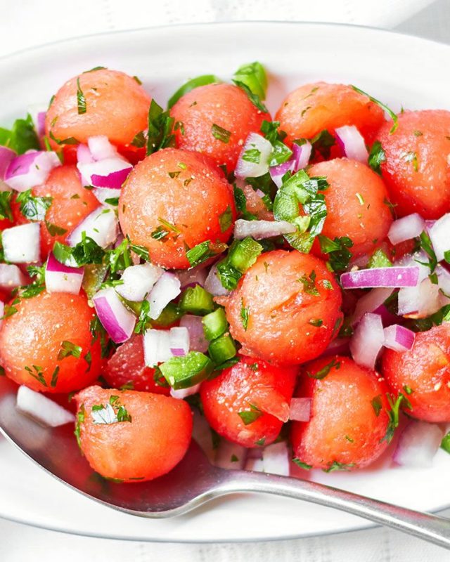 Jalapeño Watermelon Salad - #recipe by #eatwell101 - https://www.eatwell101.com/hot-watermelon-salad