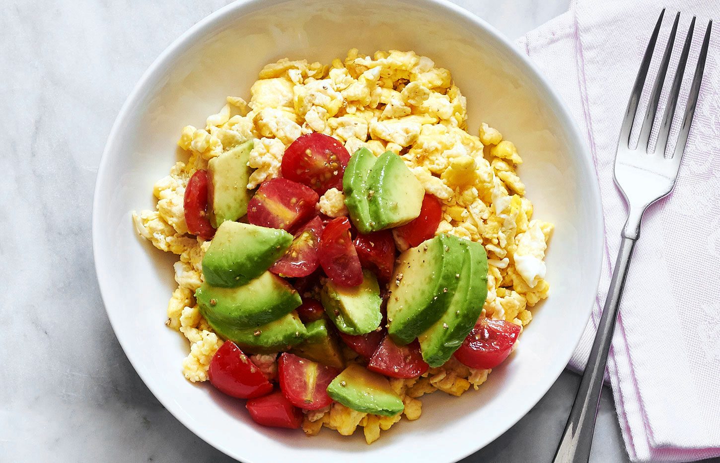 Scrambled Eggs with Avocado and Tomato