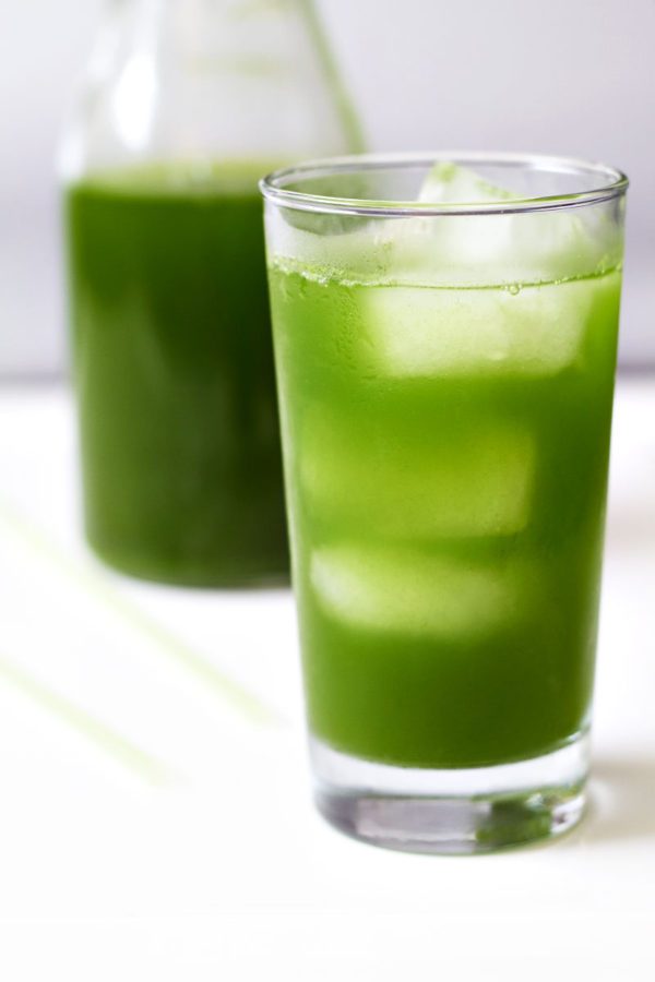 Iced Kale-Pineapple Juice - #recipe by #eatwell101 - https://www.eatwell101.com/iced-kale-and-pineapple-juice-recipe