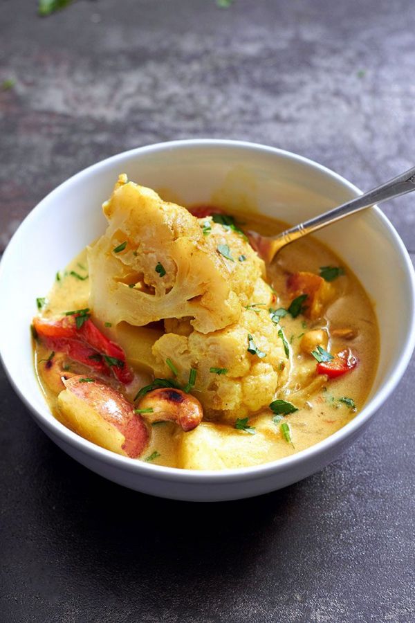 Slow Cooker Whole Cauliflower Curry and Cashew - #recipe by #eatwell101 - https://www.eatwell101.com/slow-cooker-cashew-cauliflower-curry-recipe