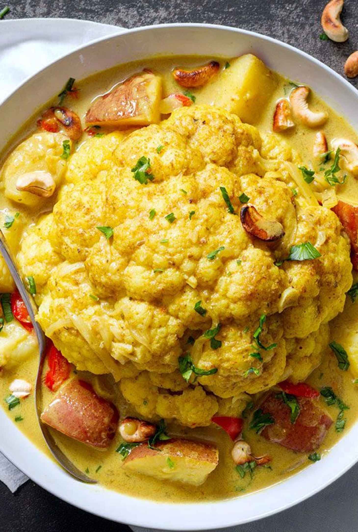 Slow Cooker Whole Cauliflower Curry and Cashew - #recipe by #eatwell101 - https://www.eatwell101.com/slow-cooker-cashew-cauliflower-curry-recipe