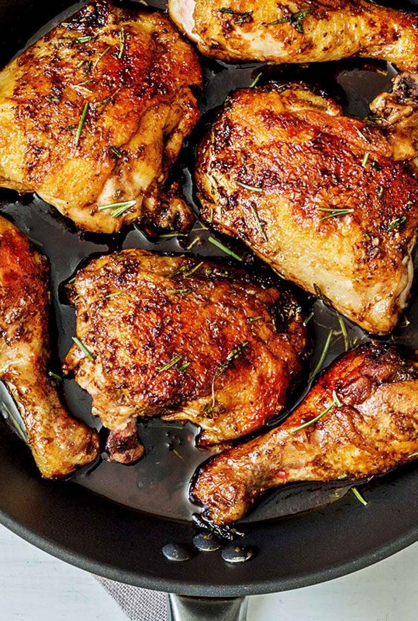 Balsamic Honey Skillet Chicken Legs - #recipe by #eatwell101 - https://www.eatwell101.com/honey-balsamic-rosemary-chicken-legs-recipe