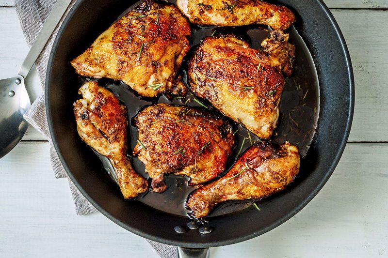 Balsamic Honey Skillet Chicken Legs - #recipe by #eatwell101 - https://www.eatwell101.com/honey-balsamic-rosemary-chicken-legs-recipe
