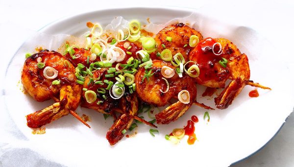 Honey Garlic Sriracha Shrimp - #recipe by #eatwell101 - https://www.eatwell101.com/honey-garlic-shrimp-skillet-recipe