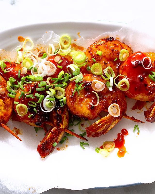 Honey Garlic Sriracha Shrimp - #recipe by #eatwell101 - https://www.eatwell101.com/honey-garlic-shrimp-skillet-recipe