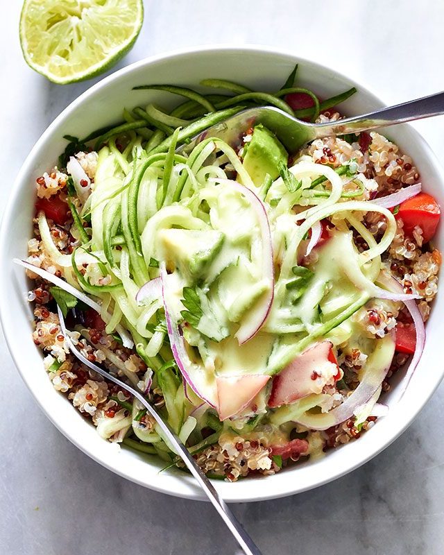 Quinoa and Cucumber Noodles Salad With Avocado Dressing - #recipe by #eatwell101 - https://www.eatwell101.com/quinoa-cucumber-noodles-salad-recipe
