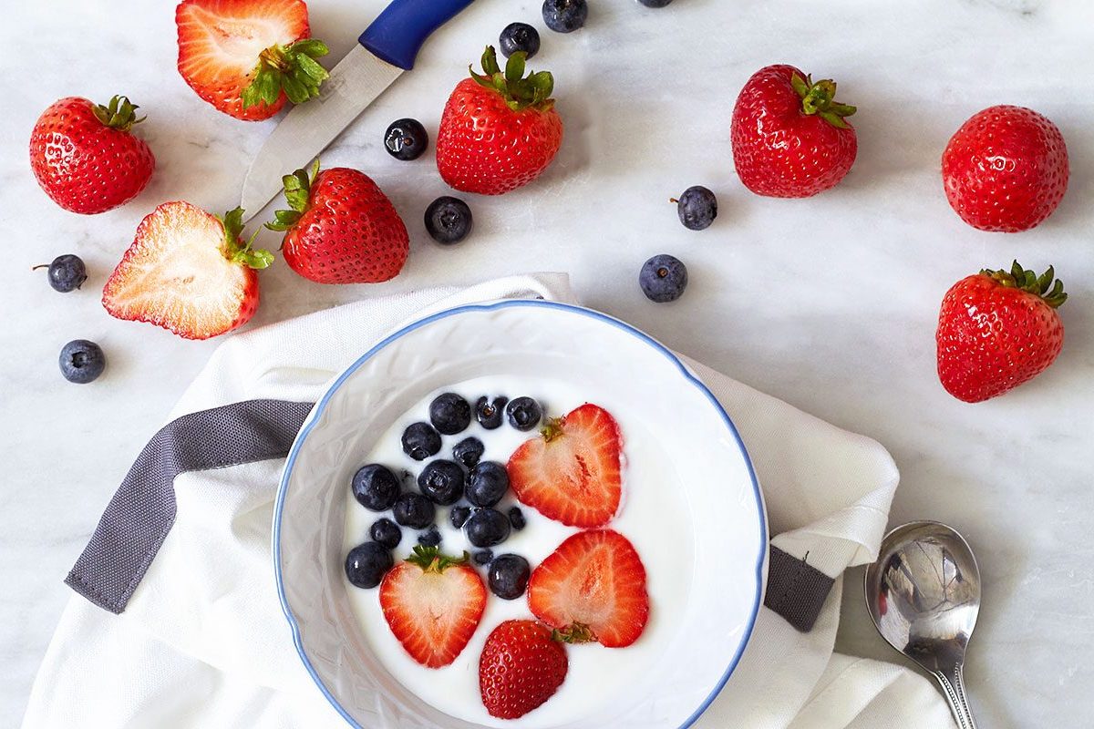 Berries-Yogurt Breakfast Bowl