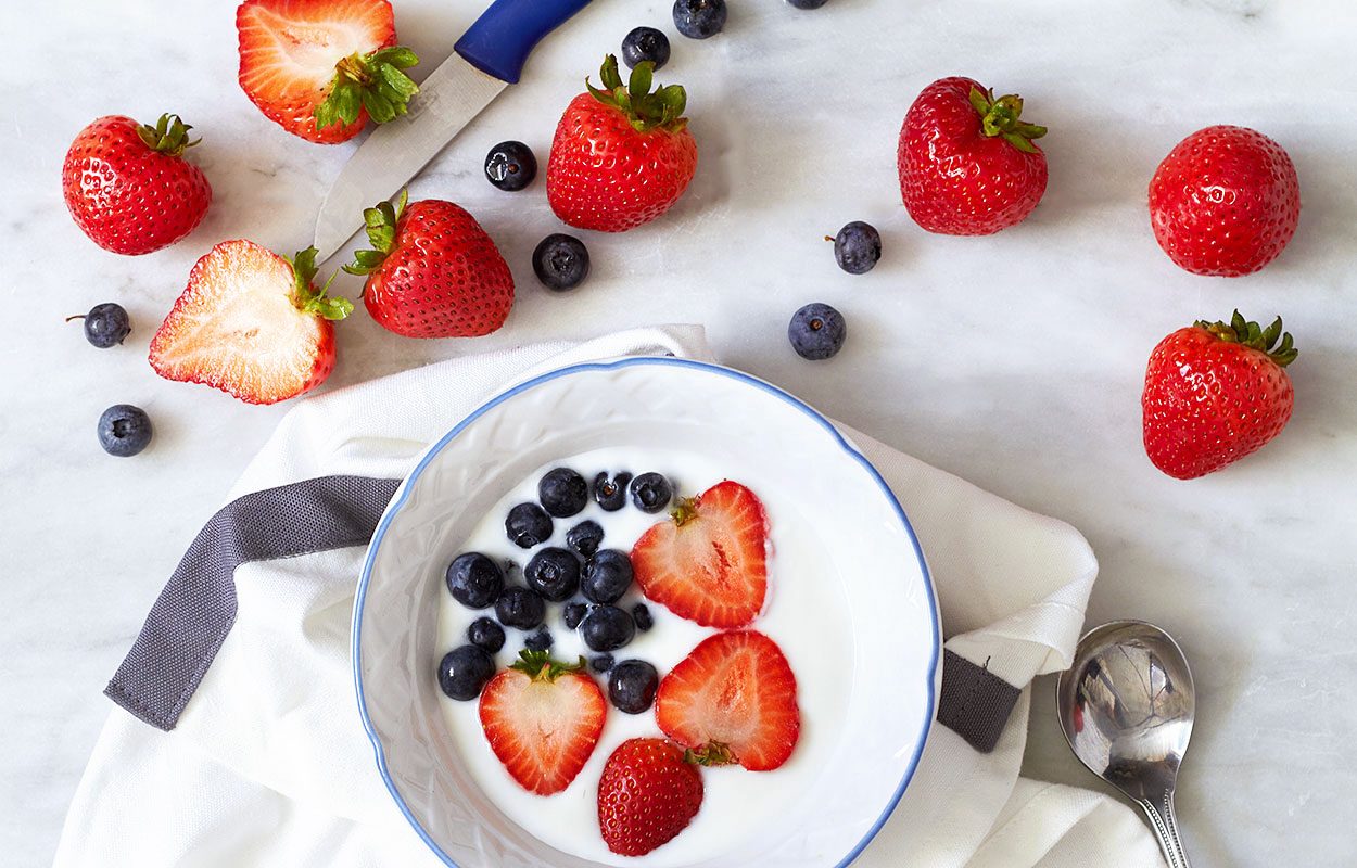 Berries-Yogurt Breakfast Bowl