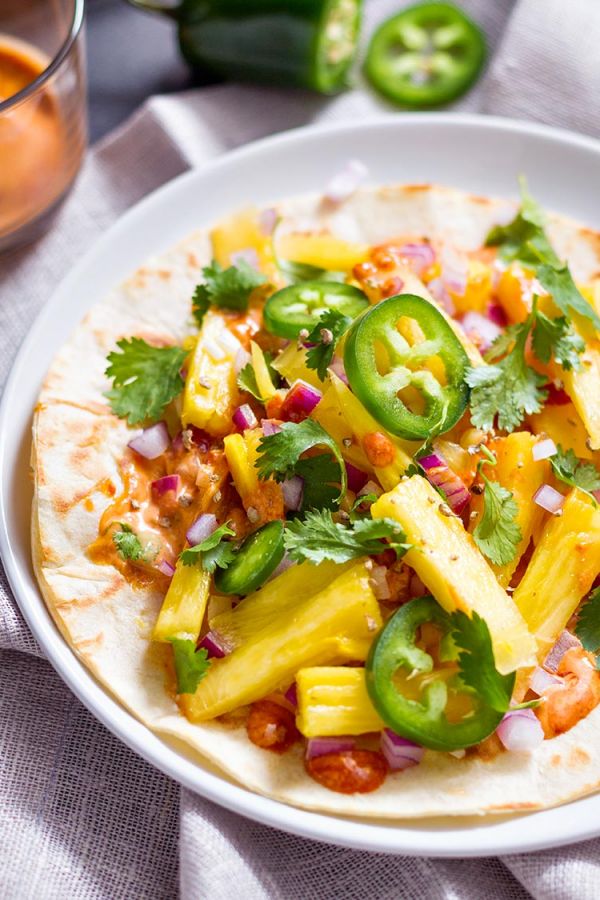 Spicy Pineapple Tacos - #recipe by #eatwell101 - https://www.eatwell101.com/spicy-pineapples-tacos-recipe