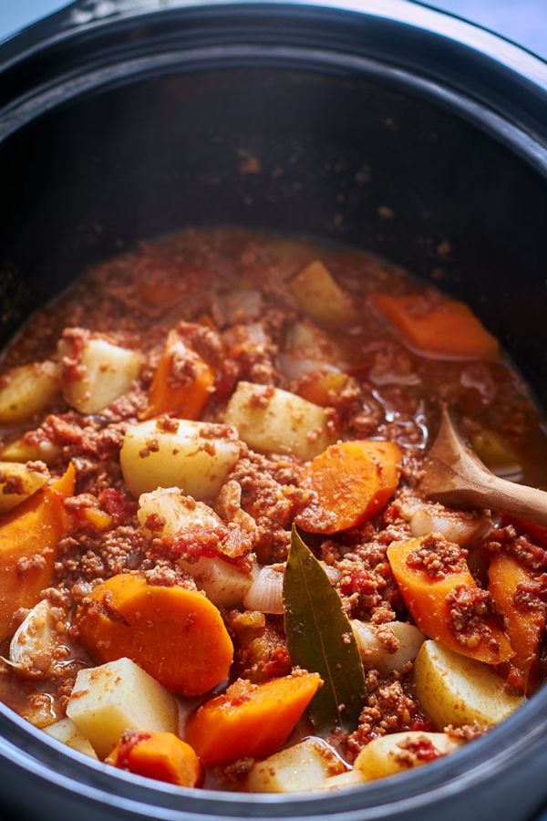 Crock Pot Ground Beef Potato - #recipe by #eatwell101 - https://www.eatwell101.com/crock-pot-beef-potato-stew-recipe